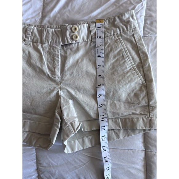 Vineyard Vines Women's Shorts Solid Tan Khaki Chino Size 2 Whale Embroidered - Picture 6 of 11